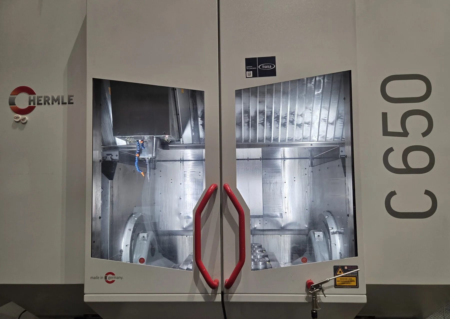 Centro di lavoro a 5 assi HERMLE C650 per la costruzione di stampi