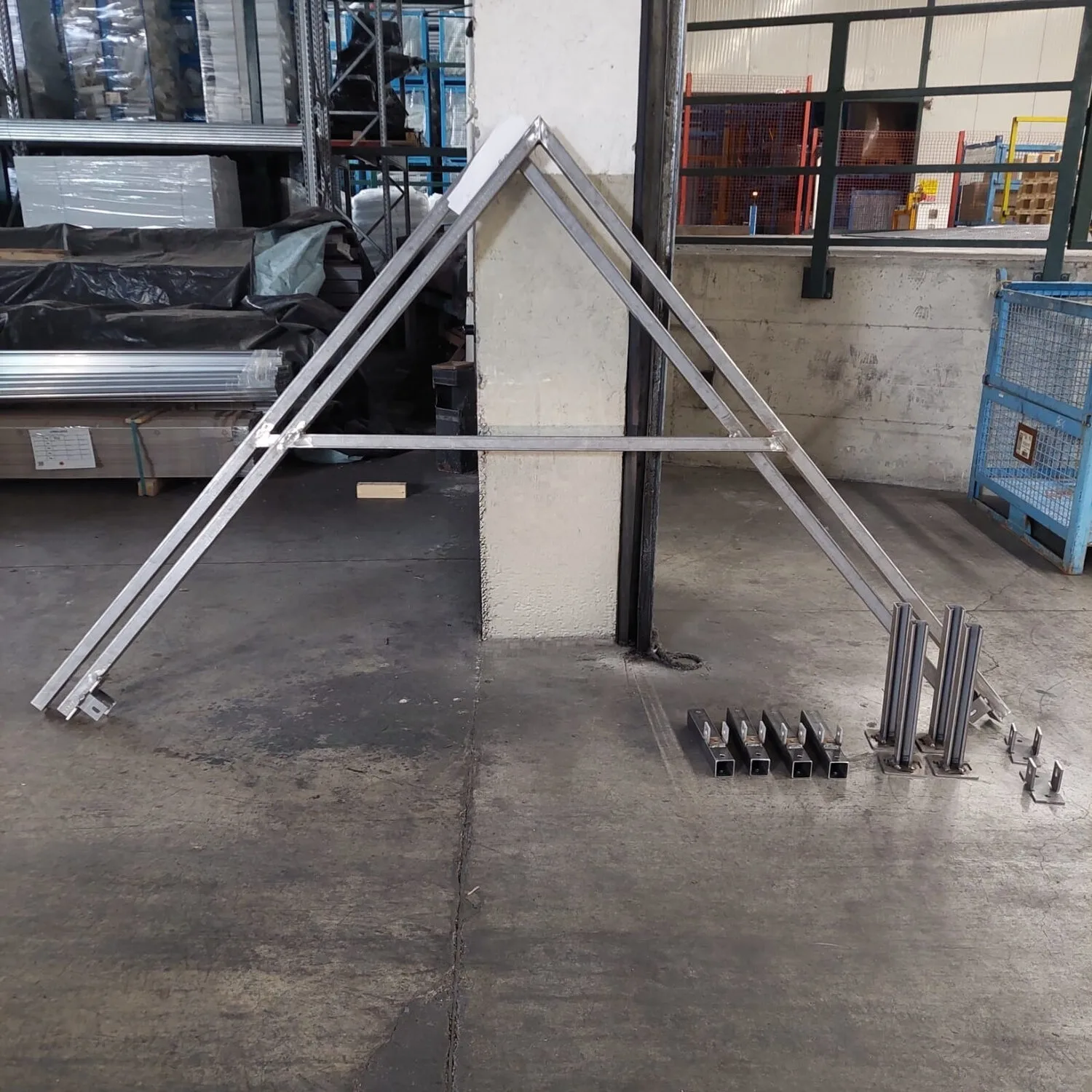 Preassemblaggio interno del sistema per pannelli fotovoltaici