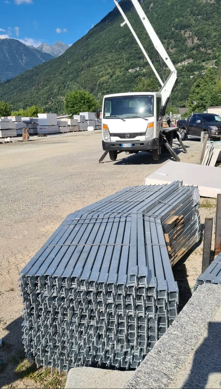Profili di fissaggio saldati e forniti direttamente in cantiere