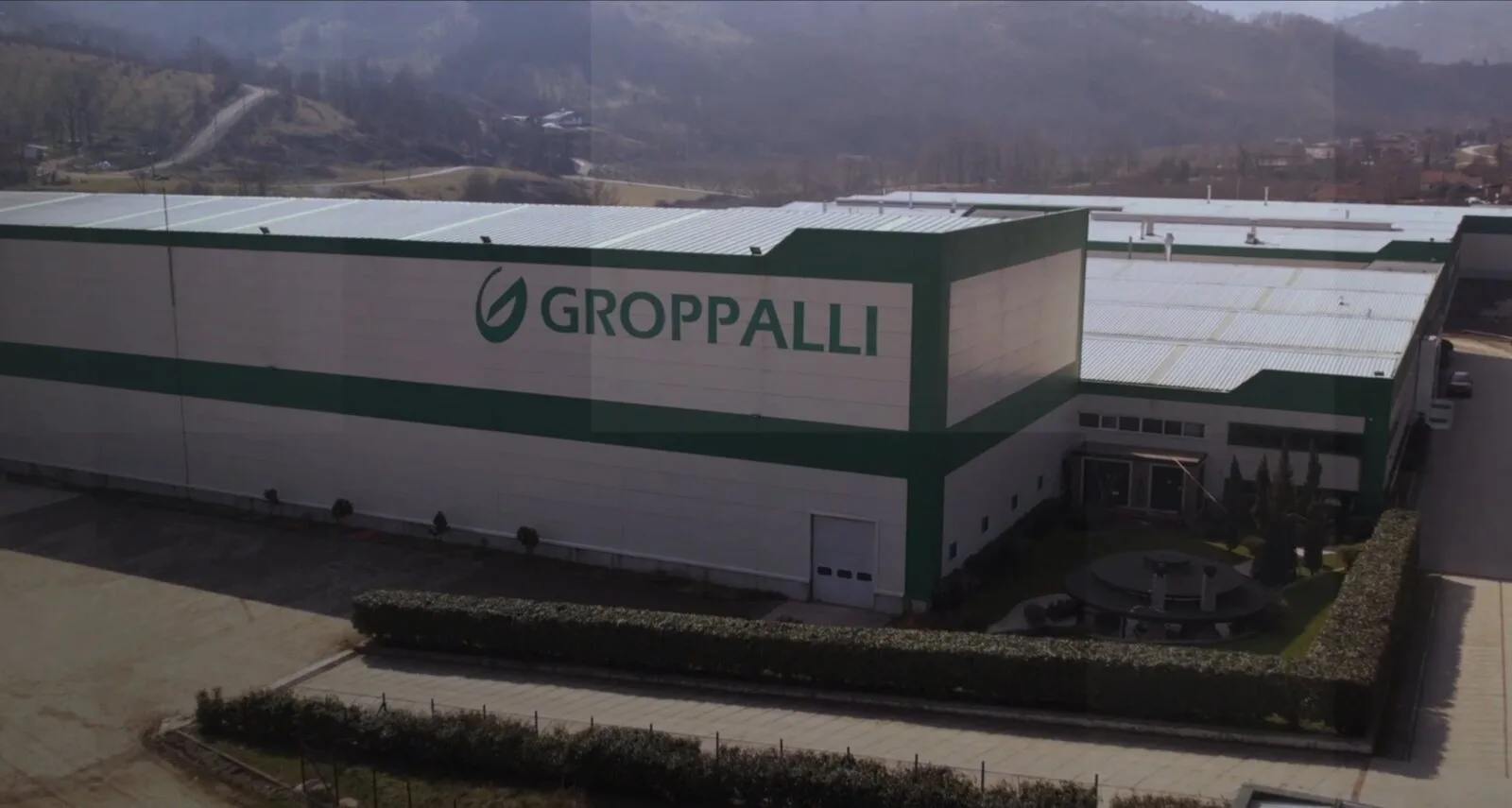 Lo stabilimento Groppalli in Turchia, con l’insegna sulla facciata